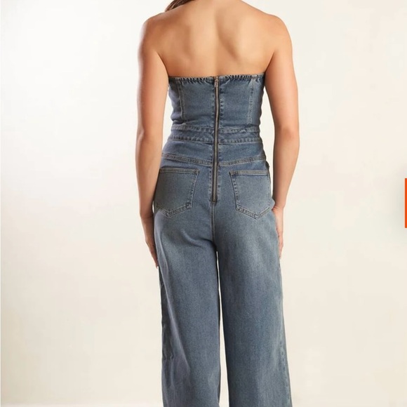 Free Market by Flying Tomato Women’s Blue Denim Strapless Jumpsuit NWT. Size M - Picture 3 of 12